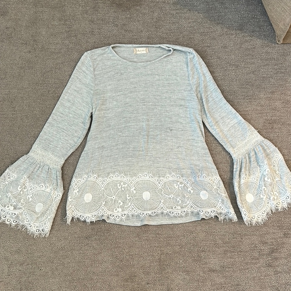 Alrar’d State Top with bell sleeves